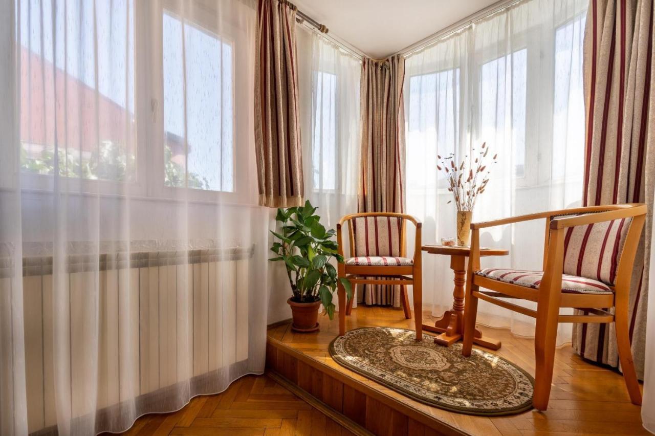 Villa-Hotel Escala Κλουζ-Ναπόκα Εξωτερικό φωτογραφία
