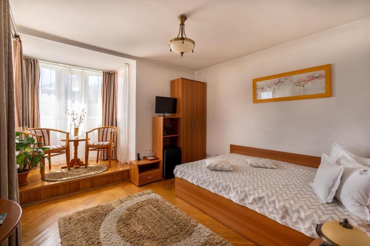 Villa-Hotel Escala Κλουζ-Ναπόκα Εξωτερικό φωτογραφία