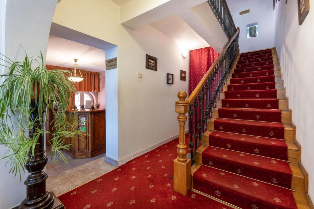 Villa-Hotel Escala Κλουζ-Ναπόκα Εξωτερικό φωτογραφία