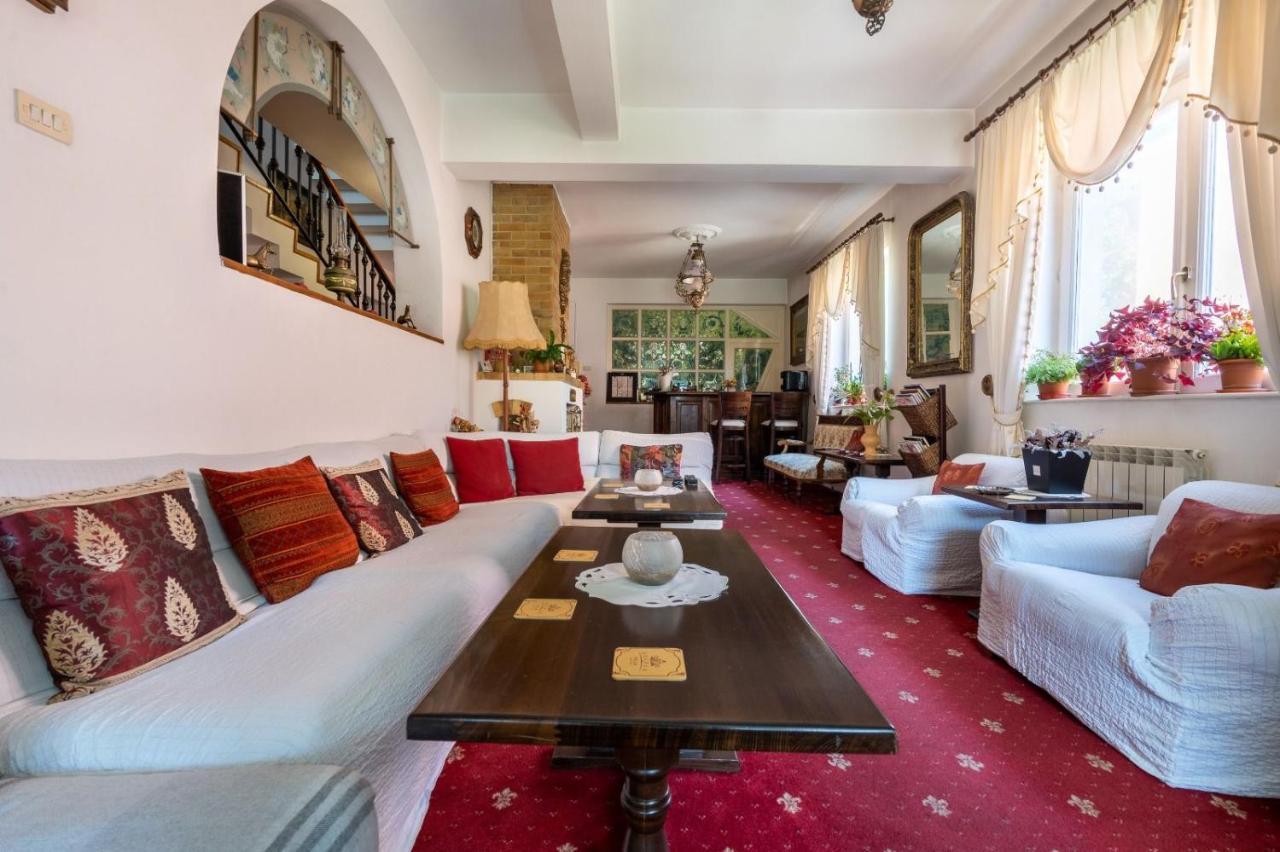 Villa-Hotel Escala Κλουζ-Ναπόκα Εξωτερικό φωτογραφία