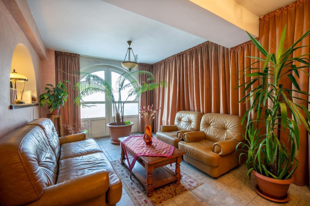 Villa-Hotel Escala Κλουζ-Ναπόκα Εξωτερικό φωτογραφία