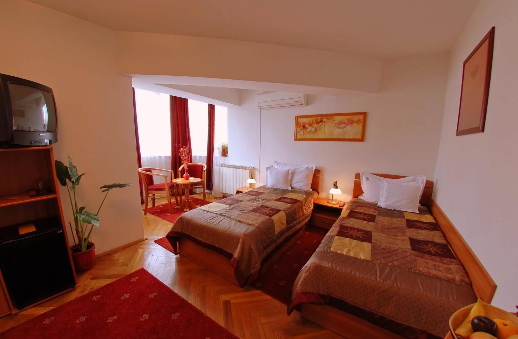 Villa-Hotel Escala Κλουζ-Ναπόκα Εξωτερικό φωτογραφία