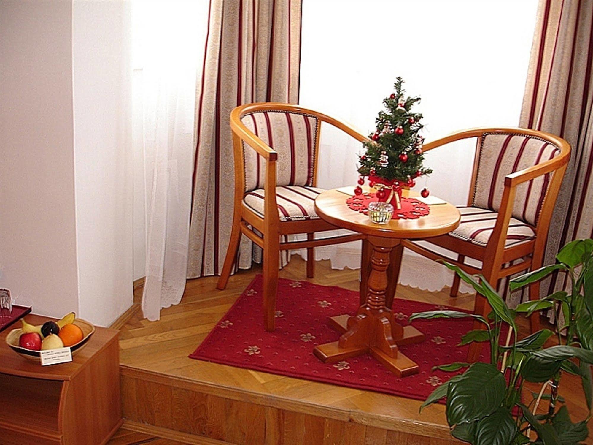 Villa-Hotel Escala Κλουζ-Ναπόκα Εξωτερικό φωτογραφία