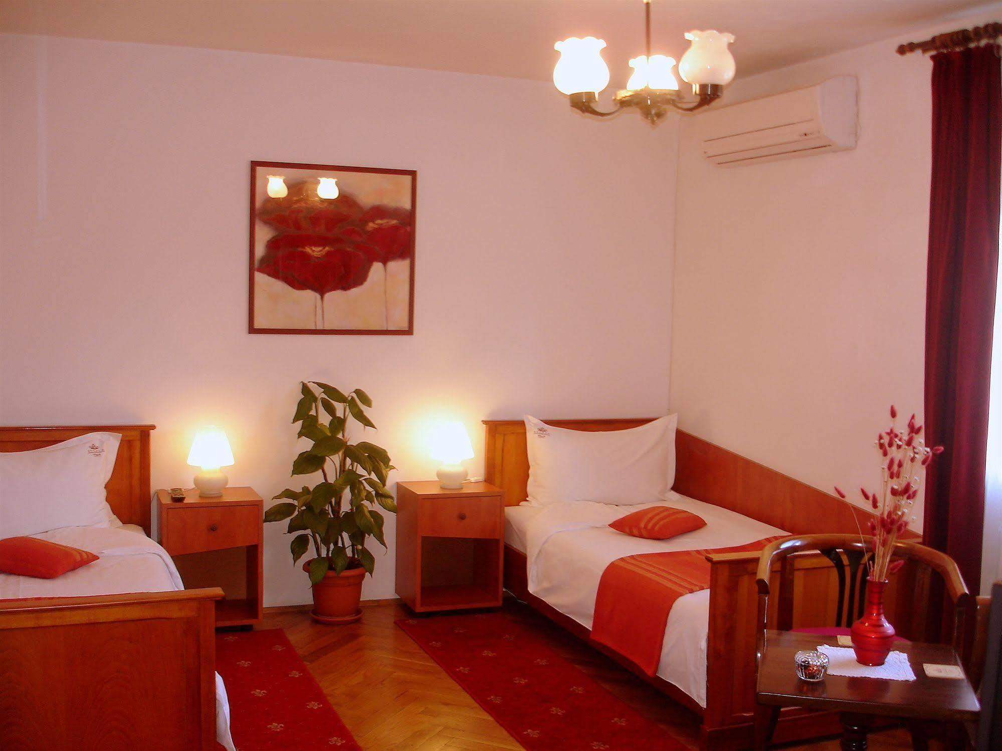 Villa-Hotel Escala Κλουζ-Ναπόκα Εξωτερικό φωτογραφία